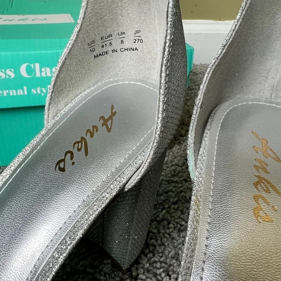 Silver block heeled round toe pumps - Picture 4 of 7